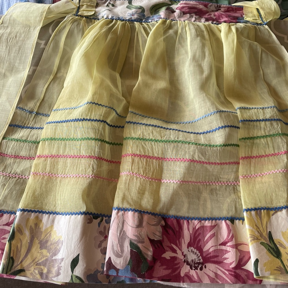 Vintage style cocktail apron